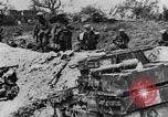Standbild britischen Manchesters besetzen erfassten deutschen Gräben Mametz Frankreich, 1916, aus Sekunde 19 historischem Filmmaterial Videoclip 65675048378