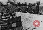 Standbild britischen Manchesters besetzen erfassten deutschen Gräben Mametz Frankreich, 1916, aus Sekunde 24 historischem Filmmaterial Videoclip 65675048378