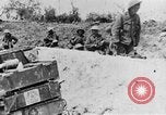 Standbild britischen Manchesters besetzen erfassten deutschen Gräben Mametz Frankreich, 1916, aus Sekunde 25 historischem Filmmaterial Videoclip 65675048378