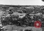 Standbild britischen Manchesters besetzen erfassten deutschen Gräben Mametz Frankreich, 1916, aus Sekunde 52 historischem Filmmaterial Videoclip 65675048378