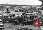 Standbild britischen Manchesters besetzen erfassten deutschen Gräben Mametz Frankreich, 1916, aus Sekunde 53 historischem Filmmaterial Videoclip 65675048378