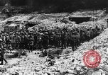 Standbild britischen Manchesters besetzen erfassten deutschen Gräben Mametz Frankreich, 1916, aus Sekunde 58 historischem Filmmaterial Videoclip 65675048378