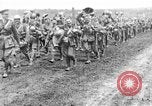 Image British Worcestershire Regiment se déplaçant sur les lignes de front France, 1916, de la seconde 7 séquences d'archives historiques vidéo 65675048386
