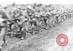 Image British Worcestershire Regiment se déplaçant sur les lignes de front France, 1916, de la seconde 14 séquences d'archives historiques vidéo 65675048386