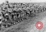 Image British Worcestershire Regiment se déplaçant sur les lignes de front France, 1916, de la seconde 16 séquences d'archives historiques vidéo 65675048386