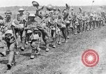 Image British Worcestershire Regiment se déplaçant sur les lignes de front France, 1916, de la seconde 25 séquences d'archives historiques vidéo 65675048386