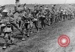 Image British Worcestershire Regiment se déplaçant sur les lignes de front France, 1916, de la seconde 26 séquences d'archives historiques vidéo 65675048386