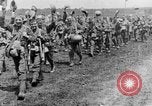 Image British Worcestershire Regiment se déplaçant sur les lignes de front France, 1916, de la seconde 27 séquences d'archives historiques vidéo 65675048386