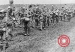 Image British Worcestershire Regiment se déplaçant sur les lignes de front France, 1916, de la seconde 28 séquences d'archives historiques vidéo 65675048386