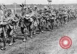 Image British Worcestershire Regiment se déplaçant sur les lignes de front France, 1916, de la seconde 33 séquences d'archives historiques vidéo 65675048386