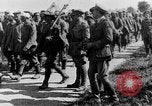 Image British Worcestershire Regiment se déplaçant sur les lignes de front France, 1916, de la seconde 42 séquences d'archives historiques vidéo 65675048386