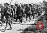 Image British Worcestershire Regiment se déplaçant sur les lignes de front France, 1916, de la seconde 56 séquences d'archives historiques vidéo 65675048386