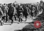 Image British Worcestershire Regiment se déplaçant sur les lignes de front France, 1916, de la seconde 58 séquences d'archives historiques vidéo 65675048386