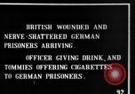 Image blessé des soldats britanniques entrez camp derrière les lignes France, 1916, de la seconde 10 séquences d'archives historiques vidéo 65675048387