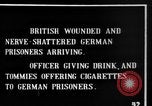 Image blessé des soldats britanniques entrez camp derrière les lignes France, 1916, de la seconde 11 séquences d'archives historiques vidéo 65675048387