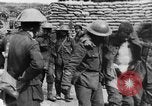 Image blessé des soldats britanniques entrez camp derrière les lignes France, 1916, de la seconde 24 séquences d'archives historiques vidéo 65675048387