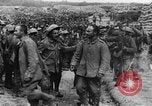 Image blessé des soldats britanniques entrez camp derrière les lignes France, 1916, de la seconde 37 séquences d'archives historiques vidéo 65675048387