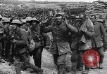 Image blessé des soldats britanniques entrez camp derrière les lignes France, 1916, de la seconde 43 séquences d'archives historiques vidéo 65675048387
