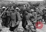 Image blessé des soldats britanniques entrez camp derrière les lignes France, 1916, de la seconde 47 séquences d'archives historiques vidéo 65675048387
