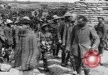 Image blessé des soldats britanniques entrez camp derrière les lignes France, 1916, de la seconde 57 séquences d'archives historiques vidéo 65675048387