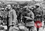 Image blessé des soldats britanniques entrez camp derrière les lignes France, 1916, de la seconde 60 séquences d'archives historiques vidéo 65675048387