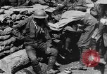 Image blessé des soldats britanniques traités à dressing station Minden France, 1916, de la seconde 12 séquences d'archives historiques vidéo 65675048388