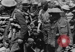 Image blessé des soldats britanniques traités à dressing station Minden France, 1916, de la seconde 21 séquences d'archives historiques vidéo 65675048388