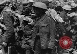 Image blessé des soldats britanniques traités à dressing station Minden France, 1916, de la seconde 22 séquences d'archives historiques vidéo 65675048388