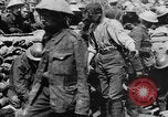 Image blessé des soldats britanniques traités à dressing station Minden France, 1916, de la seconde 23 séquences d'archives historiques vidéo 65675048388