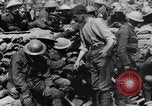 Image blessé des soldats britanniques traités à dressing station Minden France, 1916, de la seconde 24 séquences d'archives historiques vidéo 65675048388