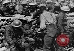 Image blessé des soldats britanniques traités à dressing station Minden France, 1916, de la seconde 25 séquences d'archives historiques vidéo 65675048388