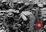 Image blessé des soldats britanniques traités à dressing station Minden France, 1916, de la seconde 26 séquences d'archives historiques vidéo 65675048388