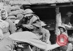 Image blessé des soldats britanniques traités à dressing station Minden France, 1916, de la seconde 37 séquences d'archives historiques vidéo 65675048388