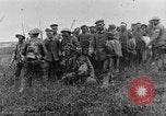 Image British Police Combat round up prisonniers de guerre allemands France, 1916, de la seconde 11 séquences d'archives historiques vidéo 65675048389