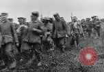 Image British Police Combat round up prisonniers de guerre allemands France, 1916, de la seconde 26 séquences d'archives historiques vidéo 65675048389