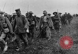 Image British Police Combat round up prisonniers de guerre allemands France, 1916, de la seconde 29 séquences d'archives historiques vidéo 65675048389