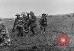 Image British Police Combat round up prisonniers de guerre allemands France, 1916, de la seconde 40 séquences d'archives historiques vidéo 65675048389