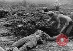 Image l'inhumation des cadavres de soldats allemands France, 1916, de la seconde 10 séquences d'archives historiques vidéo 65675048391