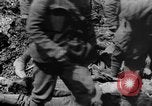 Image l'inhumation des cadavres de soldats allemands France, 1916, de la seconde 40 séquences d'archives historiques vidéo 65675048391