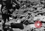 Image l'inhumation des cadavres de soldats allemands France, 1916, de la seconde 41 séquences d'archives historiques vidéo 65675048391