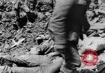 Image l'inhumation des cadavres de soldats allemands France, 1916, de la seconde 42 séquences d'archives historiques vidéo 65675048391