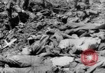 Image l'inhumation des cadavres de soldats allemands France, 1916, de la seconde 43 séquences d'archives historiques vidéo 65675048391