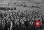 Standbild 27 Infanterie Reinigung im hinteren Bereich Badehaus Frankreich, 1918, aus Sekunde 19 historischem Filmmaterial Videoclip 65675048395