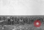 Standbild 27 Infanterie begraben ihre gefallenen Kameraden an Duncan Post Frankreich, 1918, aus Sekunde 1 historischem Filmmaterial Videoclip 65675048396