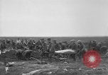 Standbild 27 Infanterie begraben ihre gefallenen Kameraden an Duncan Post Frankreich, 1918, aus Sekunde 10 historischem Filmmaterial Videoclip 65675048396
