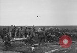 Standbild 27 Infanterie begraben ihre gefallenen Kameraden an Duncan Post Frankreich, 1918, aus Sekunde 21 historischem Filmmaterial Videoclip 65675048396