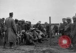 Standbild 27 Infanterie begraben ihre gefallenen Kameraden an Duncan Post Frankreich, 1918, aus Sekunde 38 historischem Filmmaterial Videoclip 65675048396
