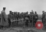 Standbild 27 Infanterie begraben ihre gefallenen Kameraden an Duncan Post Frankreich, 1918, aus Sekunde 44 historischem Filmmaterial Videoclip 65675048396