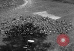 Standbild US-Truppen der 106th Infanterie an religiösen Dienst Frankreich, 1918, aus Sekunde 8 historischem Filmmaterial Videoclip 65675048397