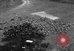 Standbild US-Truppen der 106th Infanterie an religiösen Dienst Frankreich, 1918, aus Sekunde 10 historischem Filmmaterial Videoclip 65675048397